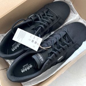 NWT men’s Adidas skate sneaker